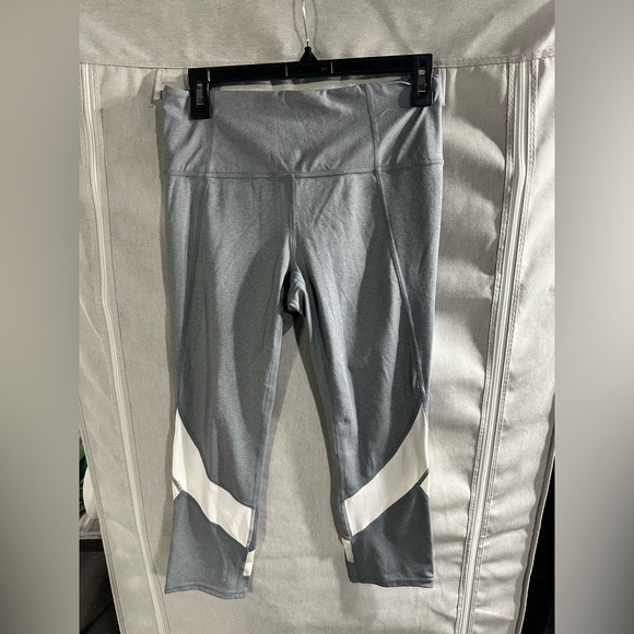 Athleta Women's Colorblock Mesh Salutation Capri Legging Cobblestone‎ Gray sz M - Picture 2 of 6